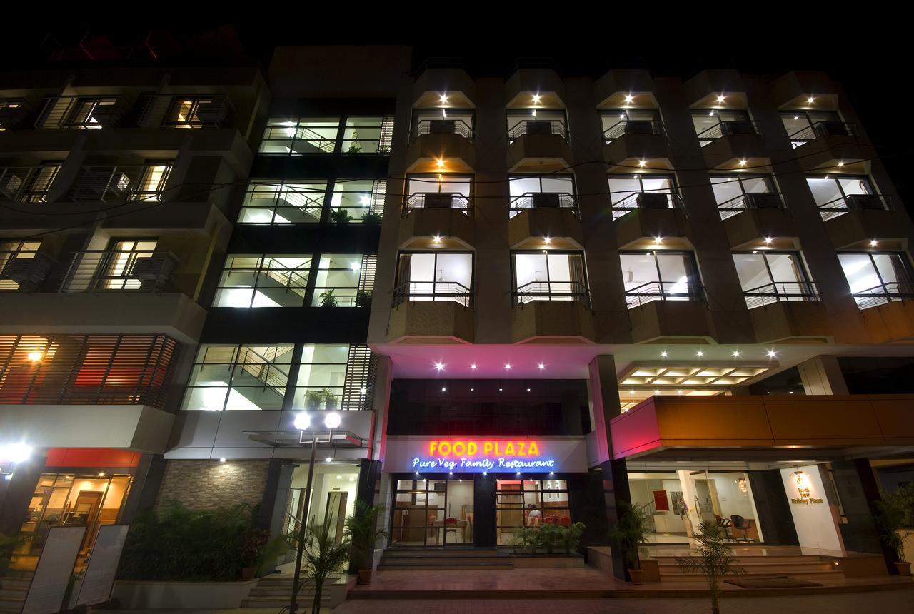 Hotel New Holiday Plaza Nashik Exterior photo